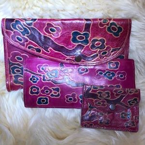 Flower pattern stamped leather envelope purse